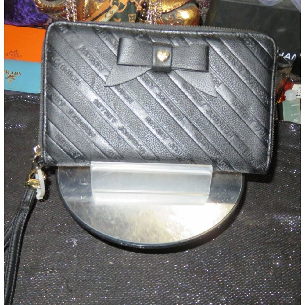 Betsey Johnson Luv Betsey Black Leather Bow Embellished Full Zip Wallet Wristlet